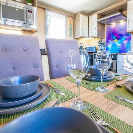 Sea 'N' Stars Platinum Plus Holiday Home With Views, Free Wifi And Netflix Camber 외부 사진